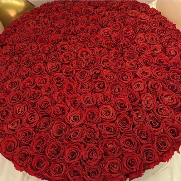 Venus Et Fleur Red Rose Bouquet - Picture 2 of 3